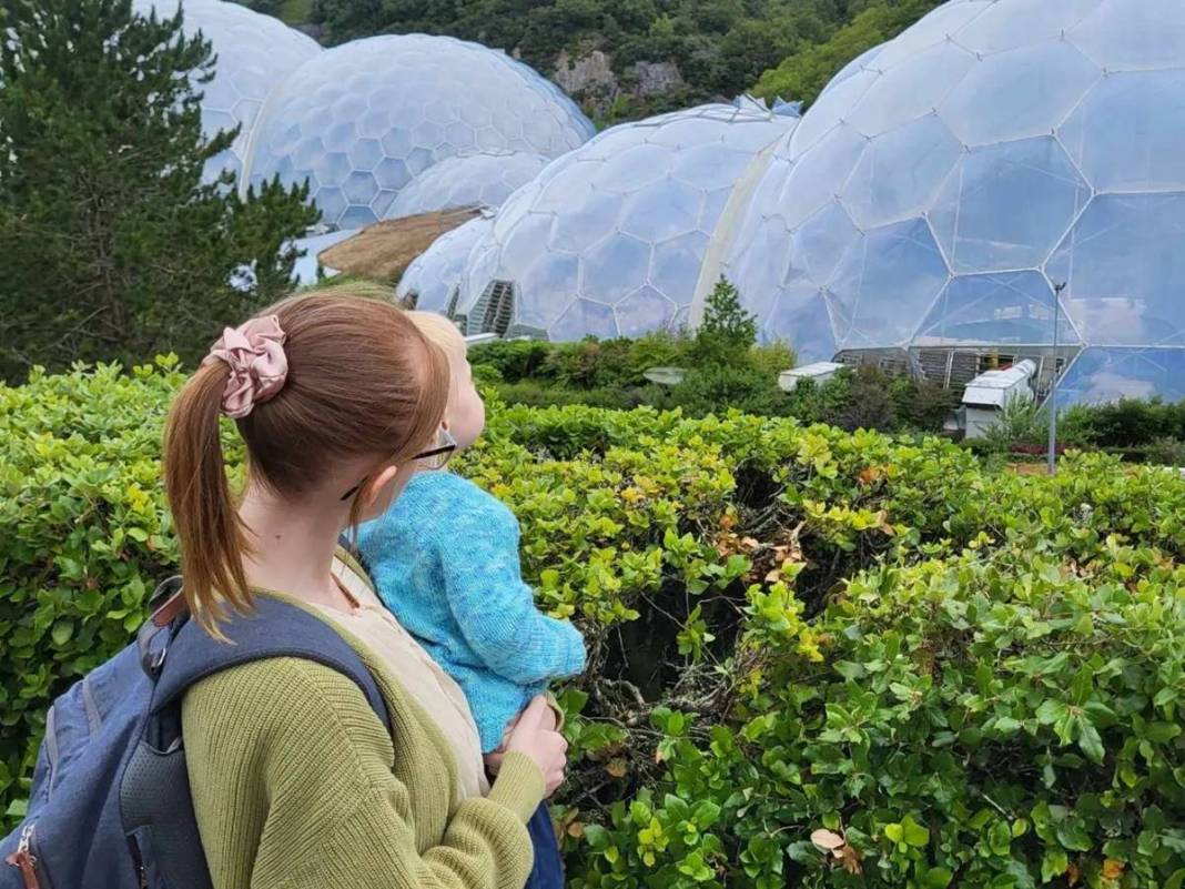 12 yaşında gibi ama 2 çocuk annesi! Yaşını duyanlar inanmakta güçlük çekiyor 2